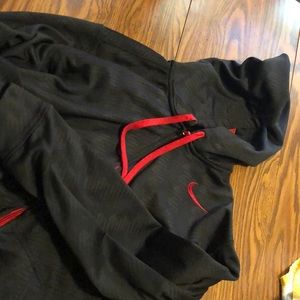 Nike therma-fit hoodie XL black/red